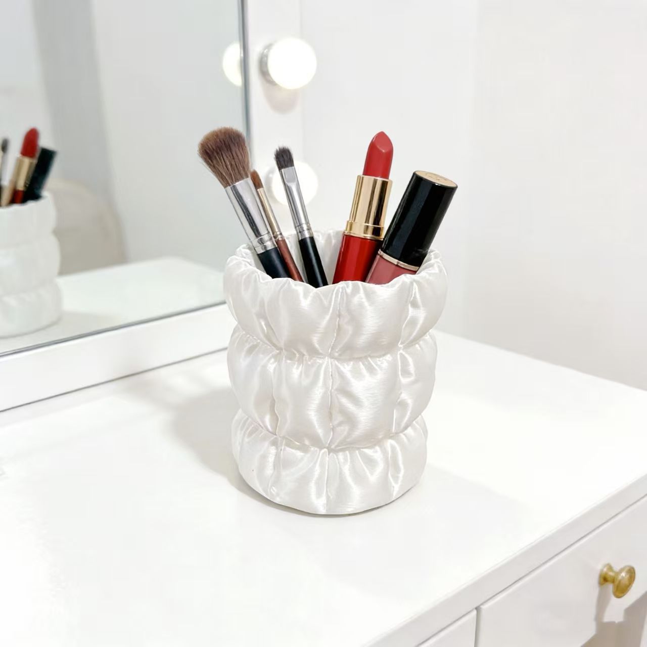 클라우드 루치드 새틴 메이크업 브러쉬 홀더, 다용도 화 - Luxury Skincare And Makeup Brands 리뷰 및 가격